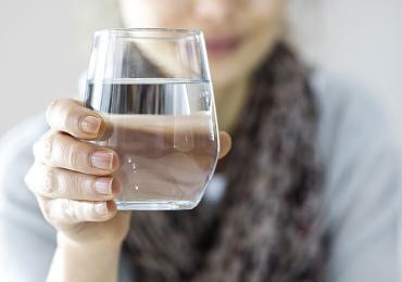 Drink Up for a Dazzling Smile: How Water Boosts Dental Health